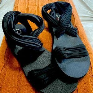 Women’s yoga sandals